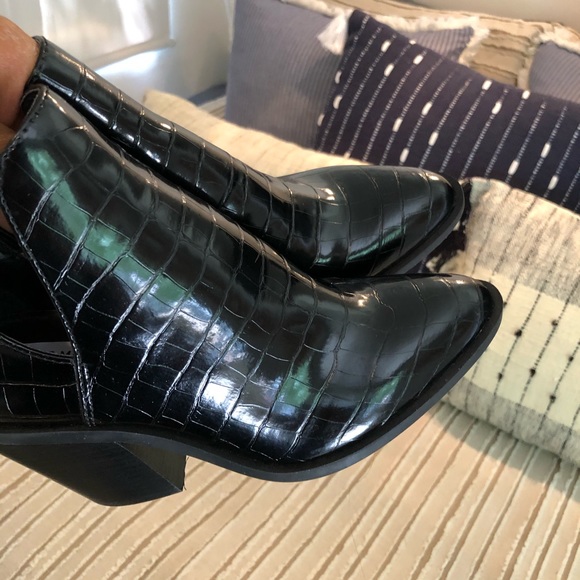 Steve Madden Leve Block Heel Boot - Picture 9 of 15